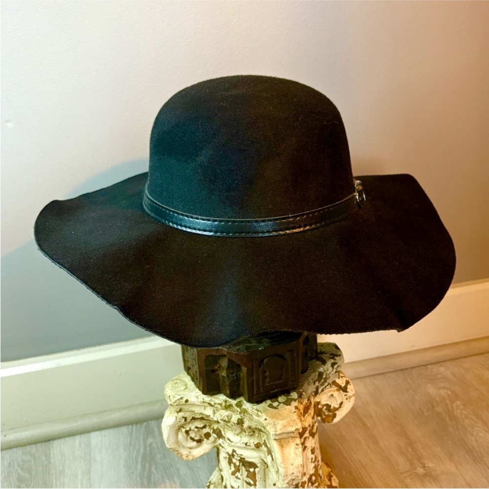 Women’s Fedora Wide Brim Felt Hat with Leather Buckle Trim in Black